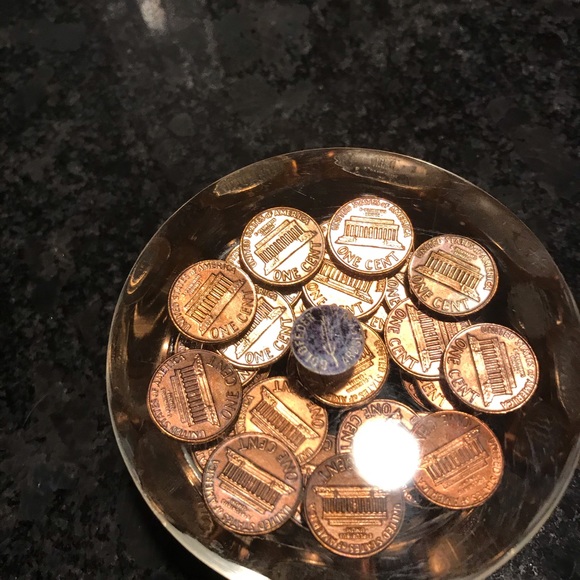 Vintage acrylic  paperweight with 1973 pennies - Picture 3 of 4